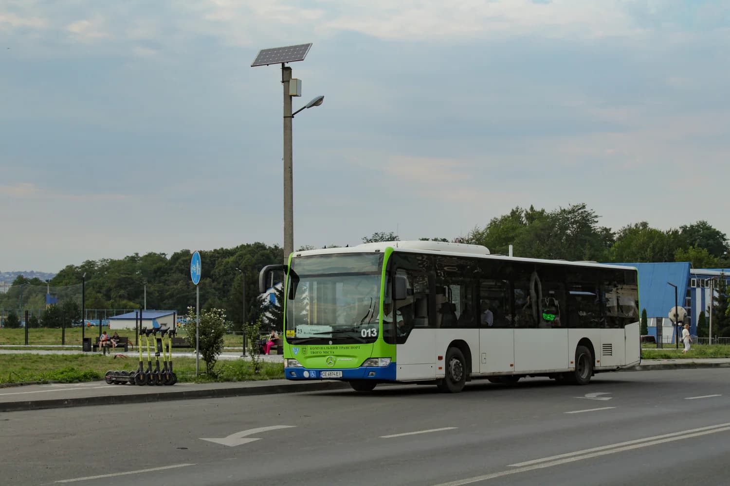 Низькопідлоговий автобус