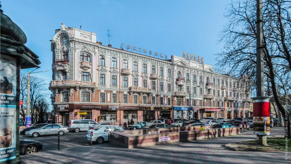 Пасаж, Дерибасівська, 33.