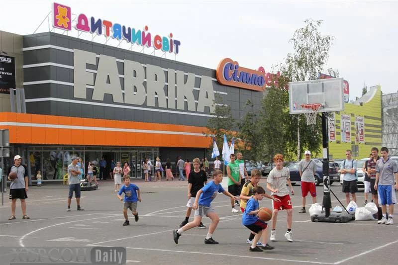 ТРЦ «Fabrika» на місці Бавовняного комбінату у часи до повномасштабного вторгнення — одна з найулюбленіших локацій херсон_ок.