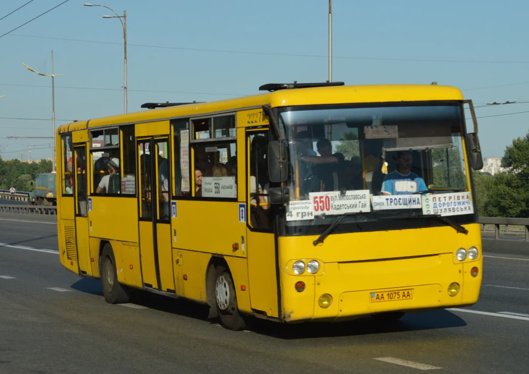 Богдан А144 — найменший автобус, який може обслуговувати звичайні та експресні маршрути