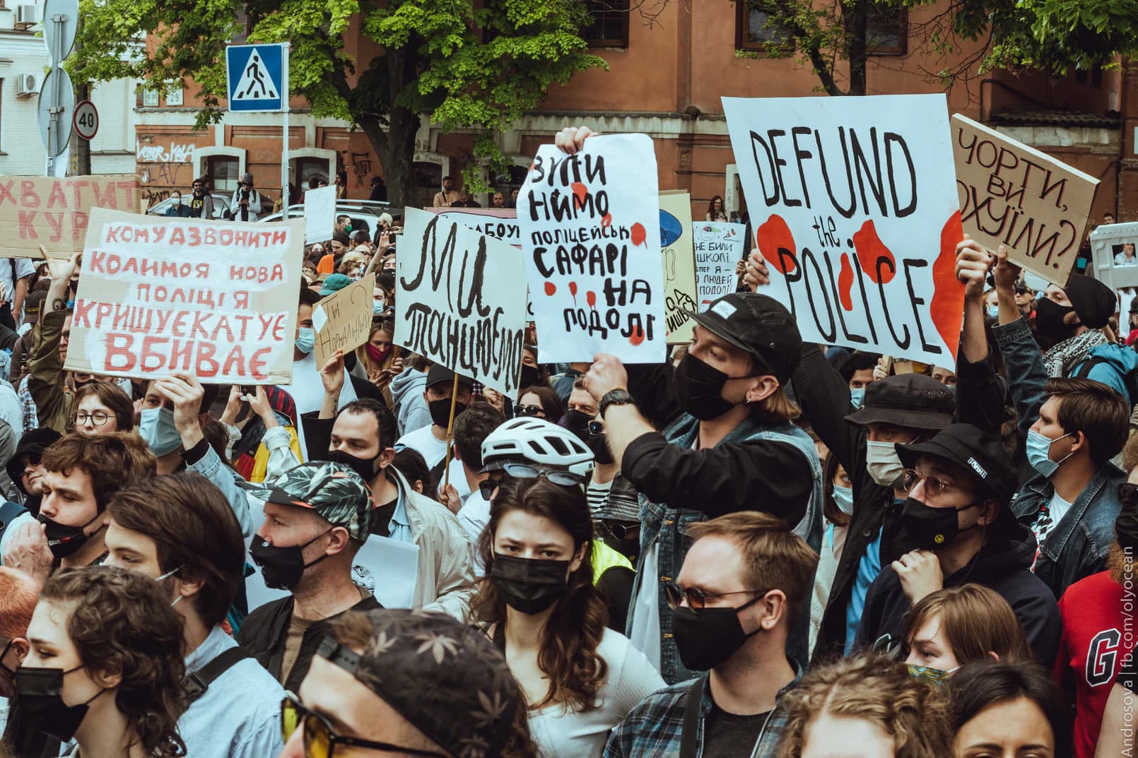 Акція «Зупинимо сафарі міліції на Подолі» проти поліцейського свавілля, яка пройшла у травні 2021 року в Києві. Приводом до протесту стало жорстке затримання спецпризначенцями художника і музиканка Дмитра Бугайчука, коли він виходив зі своєї майстерні.