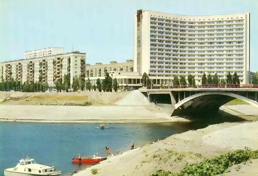Готель «Славутич».