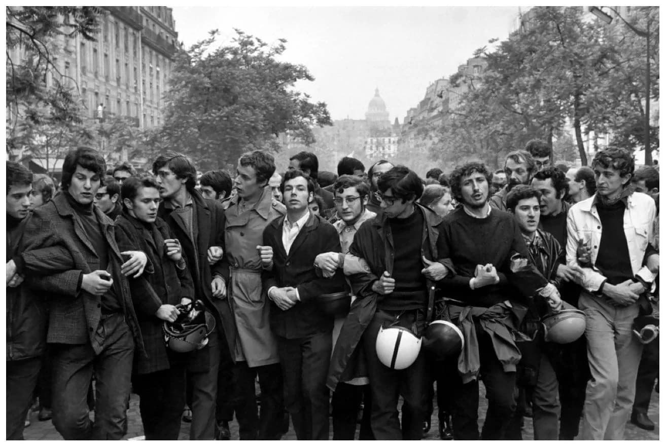 Паризькі протести у травні 1968-го проти соціальної нерівності та споживацького суспільства.