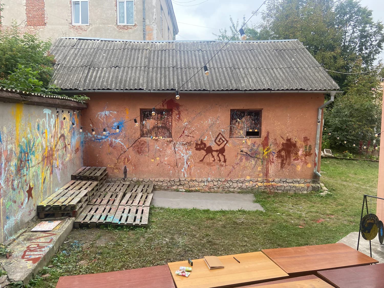 «Арт-гараж» до реновації, Чортків. Фото надано організаторками.