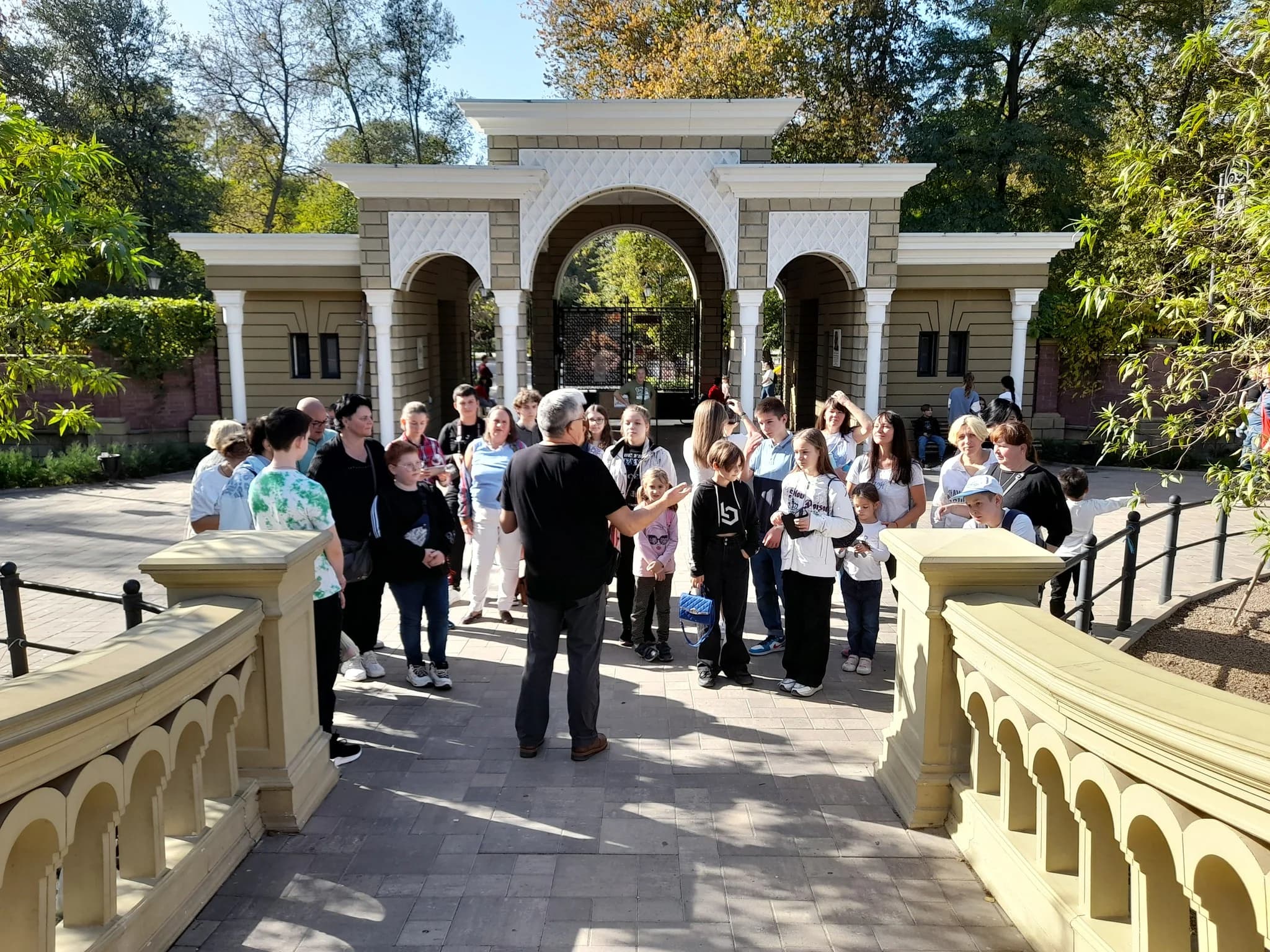 Учасники конкурсу «Нова Одіссея» під час візиту в зоопарк, Одеса, жовтень 2023.
