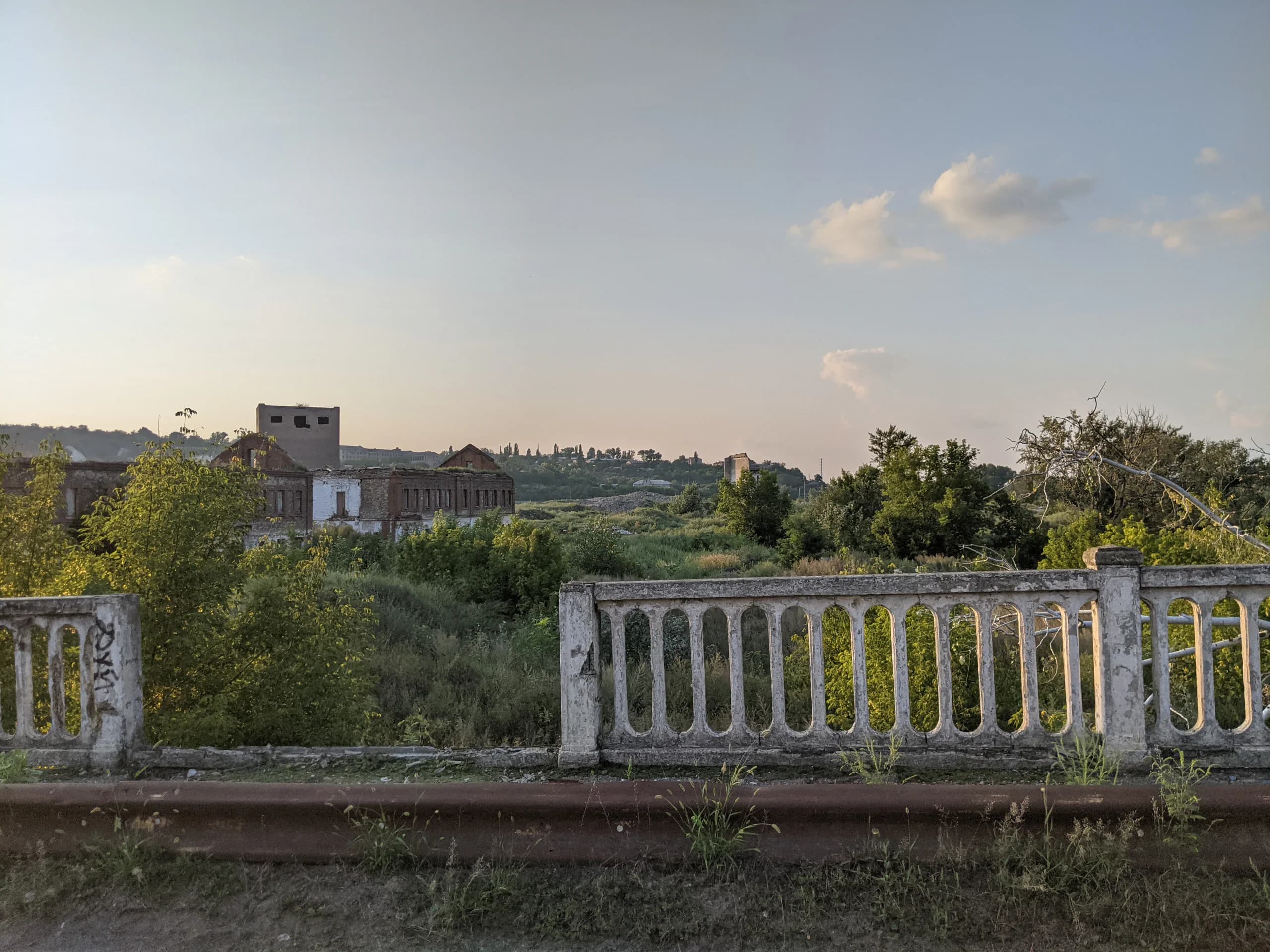 Колишня теплова електростанція в Лисичанську.