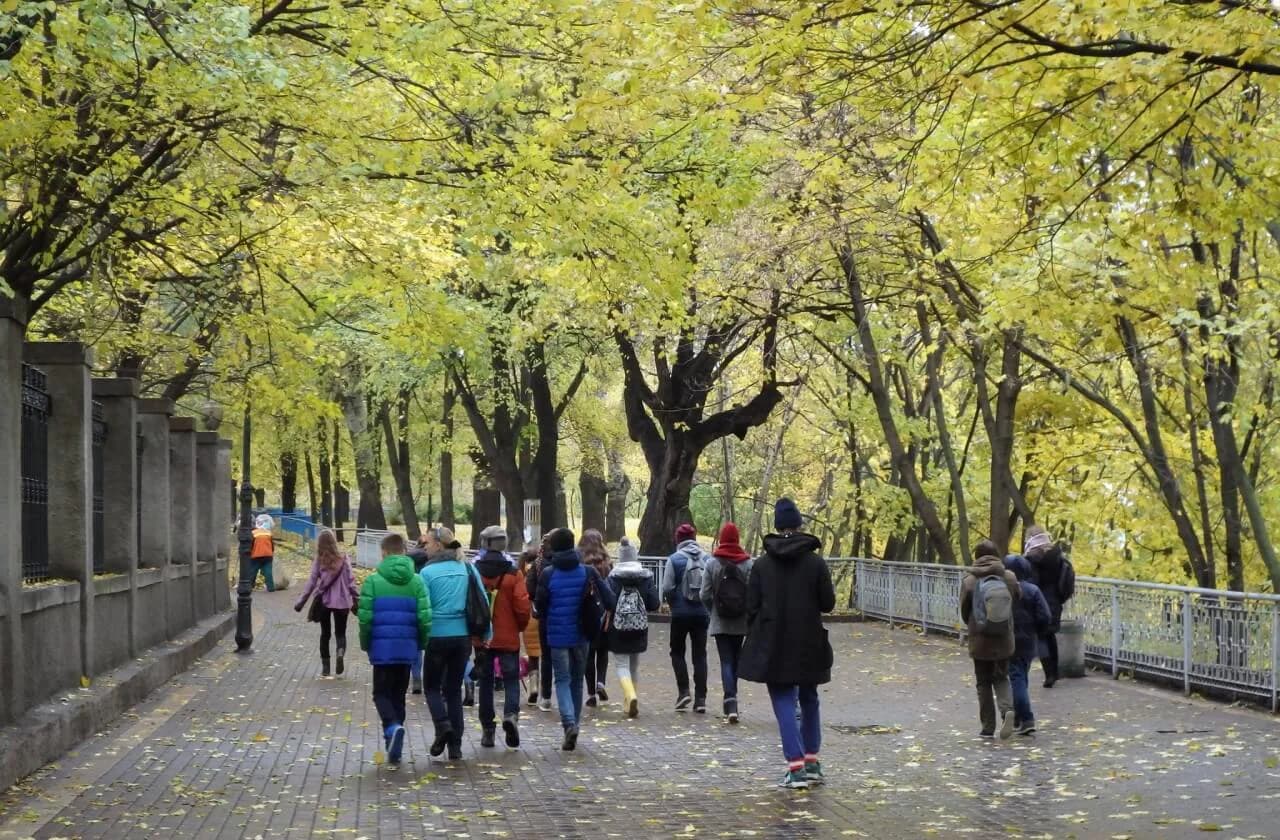 Урбаністична школа для підлітків «Svidomi» в Маріїнському парку. Фото з фейсбук-сторінки школи