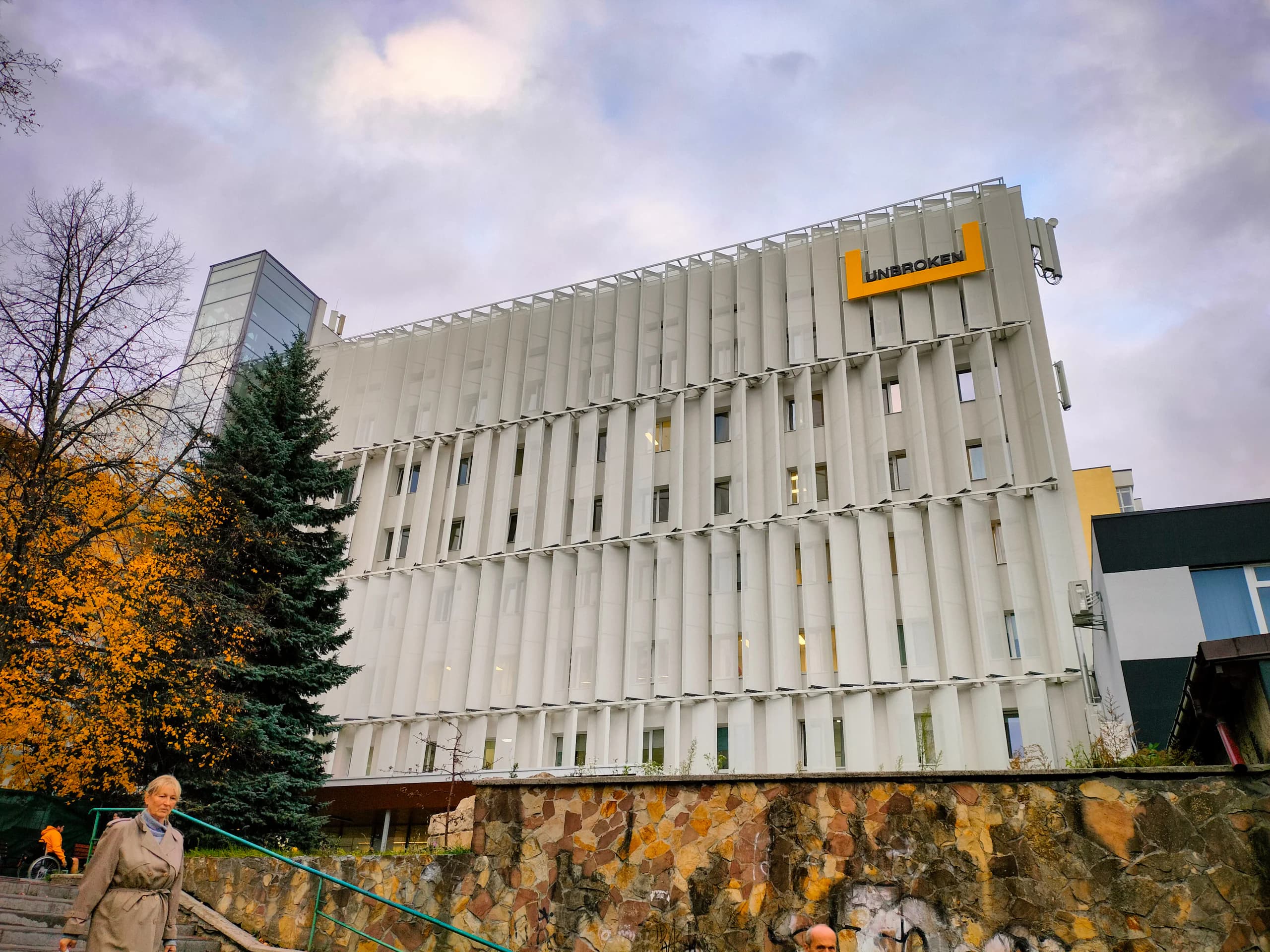 Фасад реабілітаційного центру, тераса, добудова блоку, ліфт, перехід.