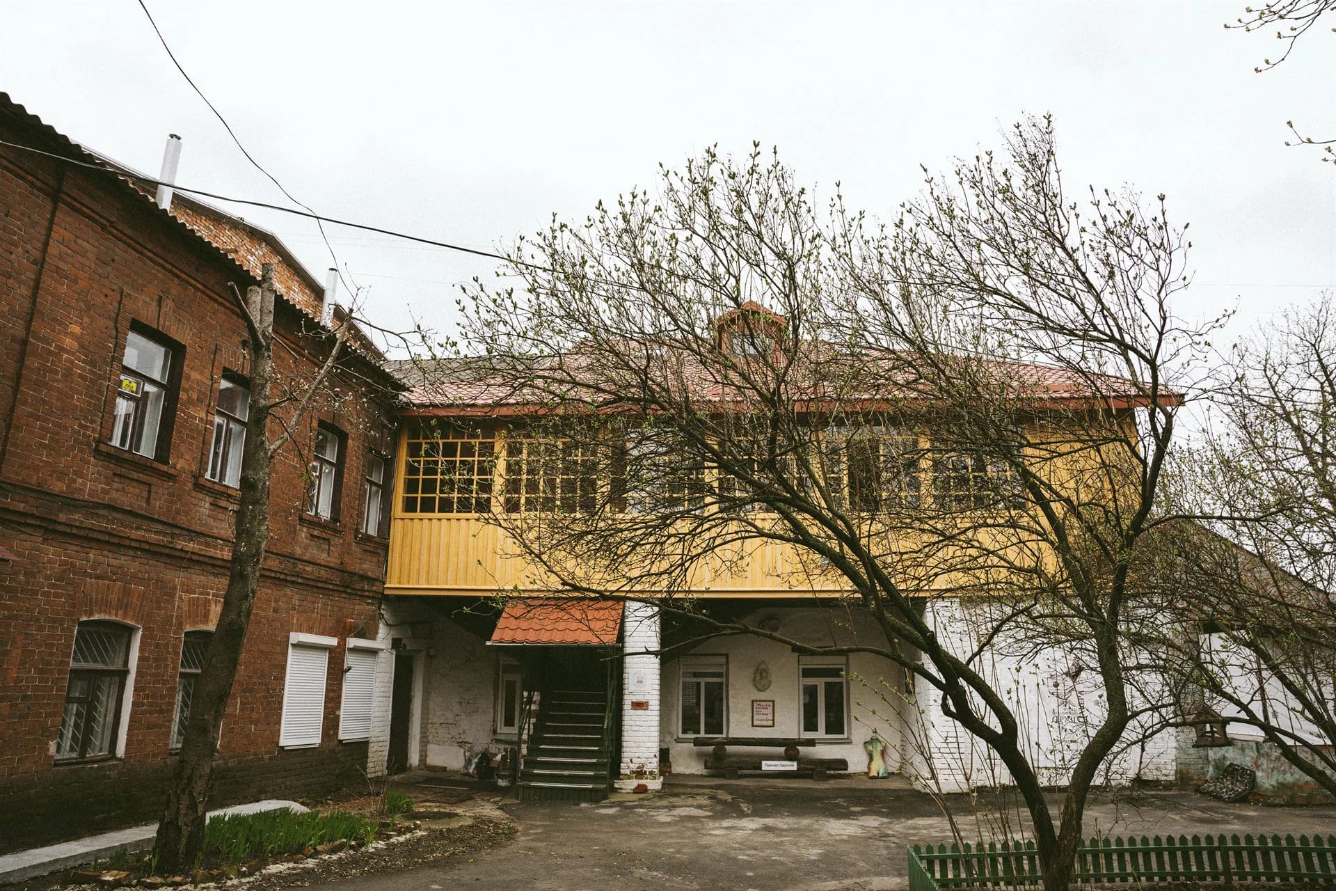 Артдвір.