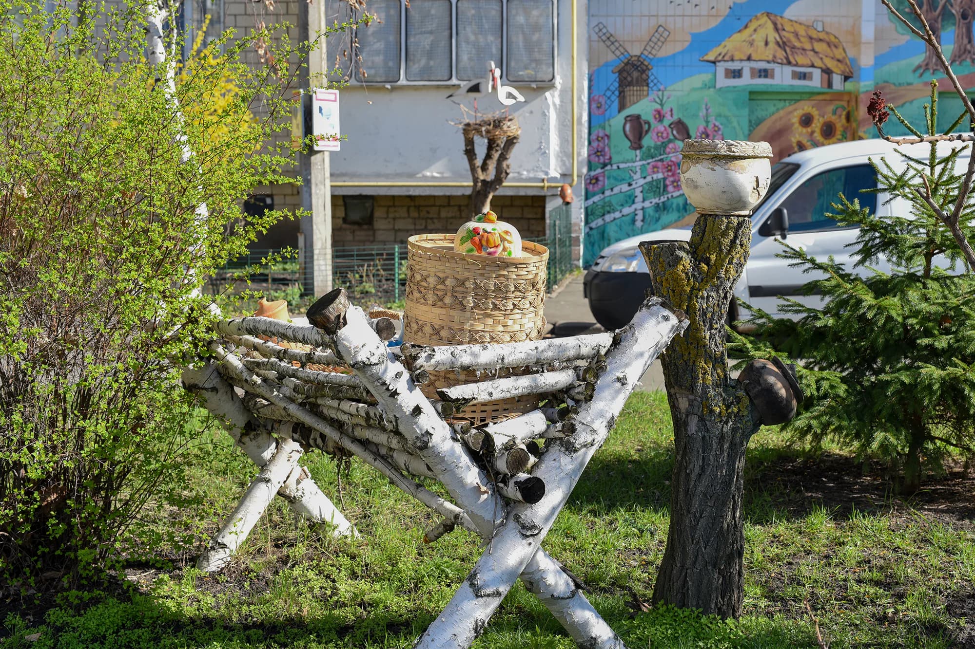 Палісадникова композиція з естетикою села, Троєщина.