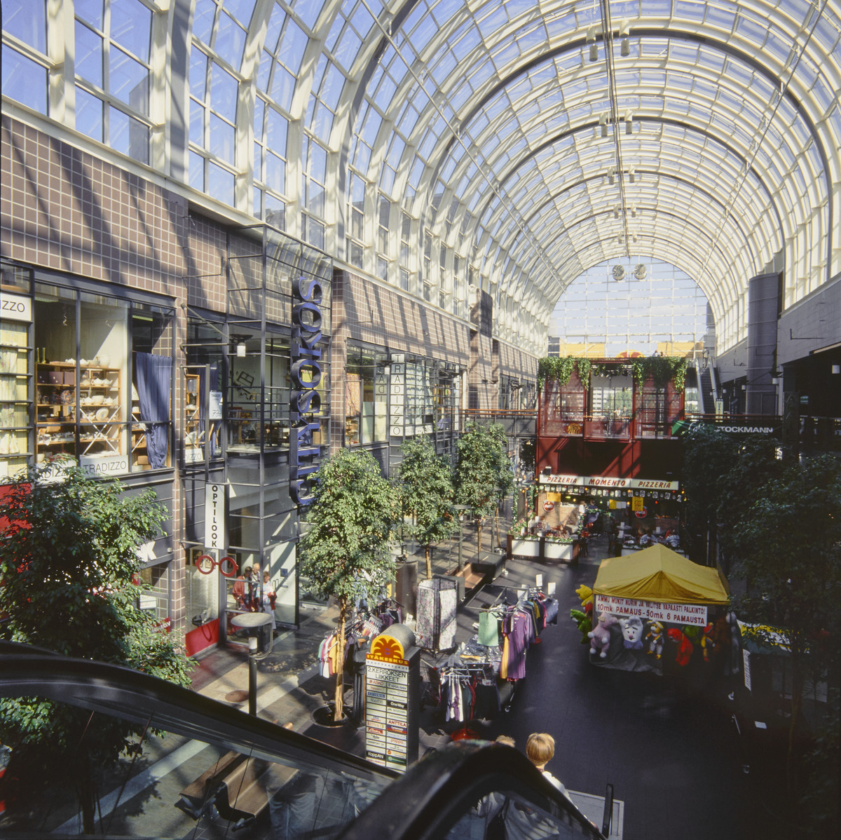 Itäkeskus Shopping Centre photographed from the inside, 1990s. Photo: Finnish Heritage Agency / Matti Tirri